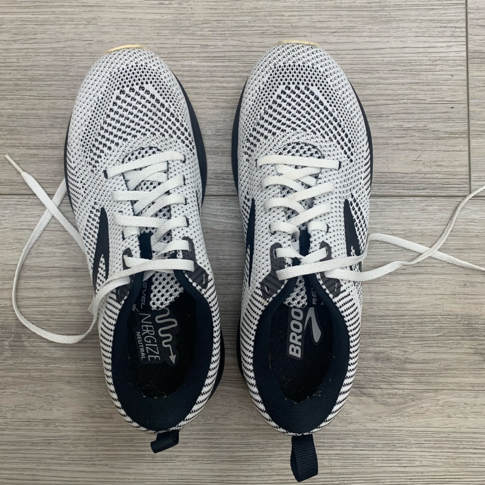 Brooks women’s sneakers